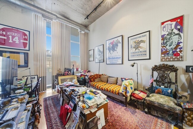 Building Photo - 758 N Larrabee St