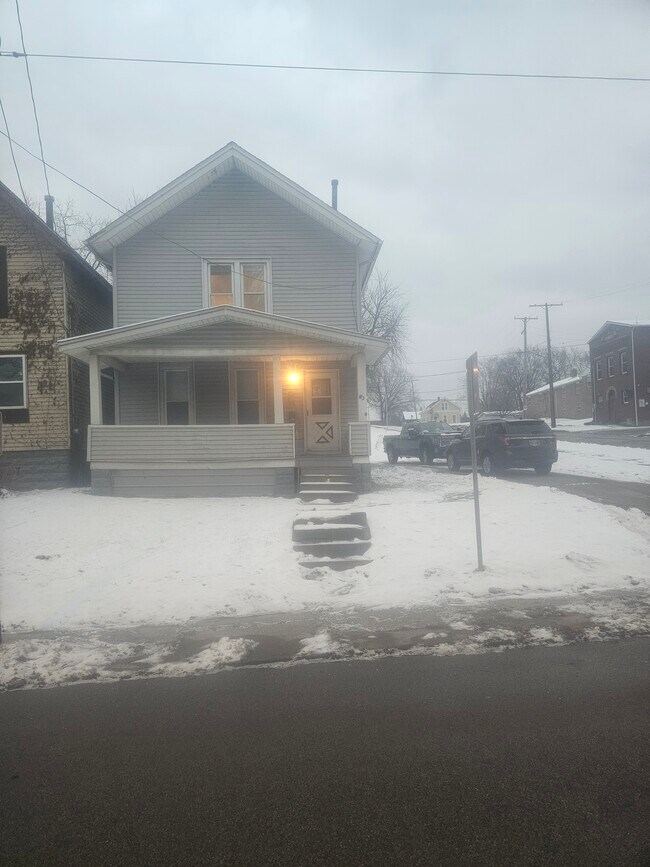 Building Photo - 1326 Bridge St