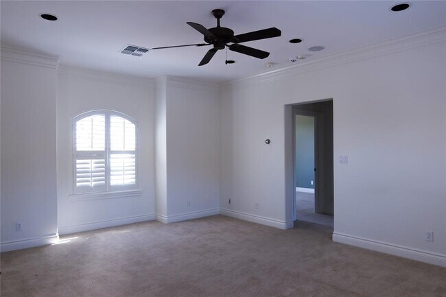 Building Photo - 7228 Oak Shores Dr