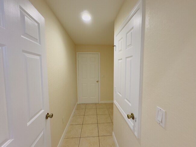 Building Photo - 405 Caraway Dr