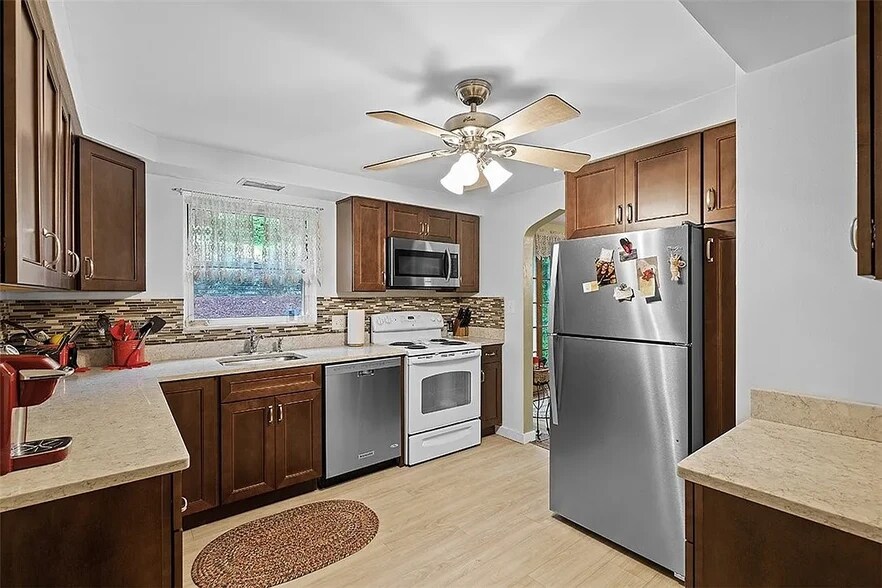 Building Photo - 1106 Lakemont Dr
