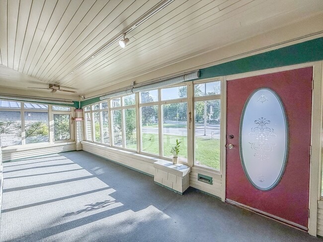 Building Photo - 735 S Main St