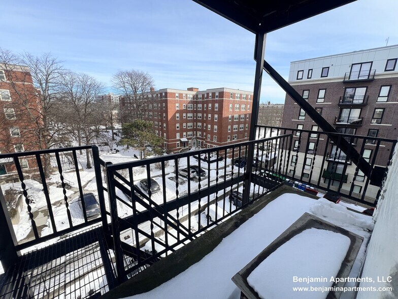 Building Photo - 120 Washington St