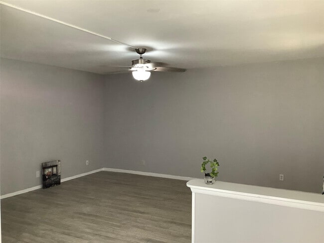 Building Photo - 70 Normandy B