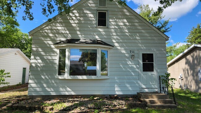 Building Photo - Updated French Island Family Home