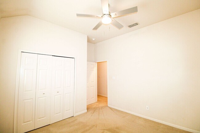 Building Photo - 34 Silverhorn Dr