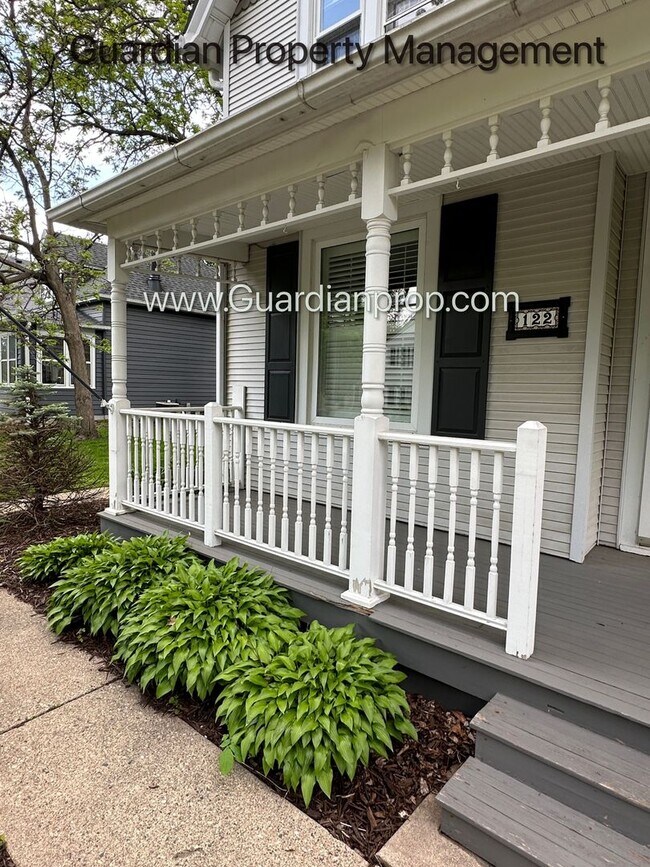 Building Photo - Downtown Hopkins SFH, Fenced Yard, Patio, Spacious Primary, 4 Car Detached Garage