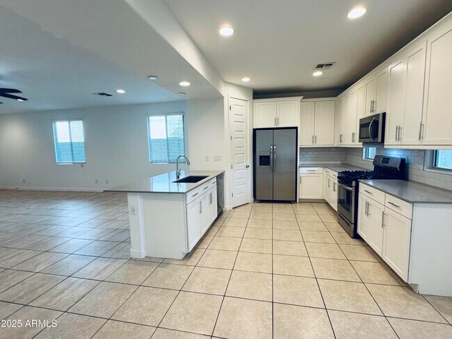 Building Photo - 3729 S 64th Dr
