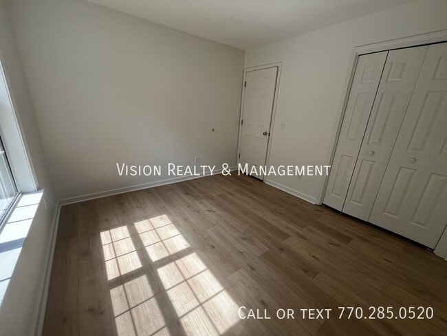 Building Photo - 64 Wooddale Ln
