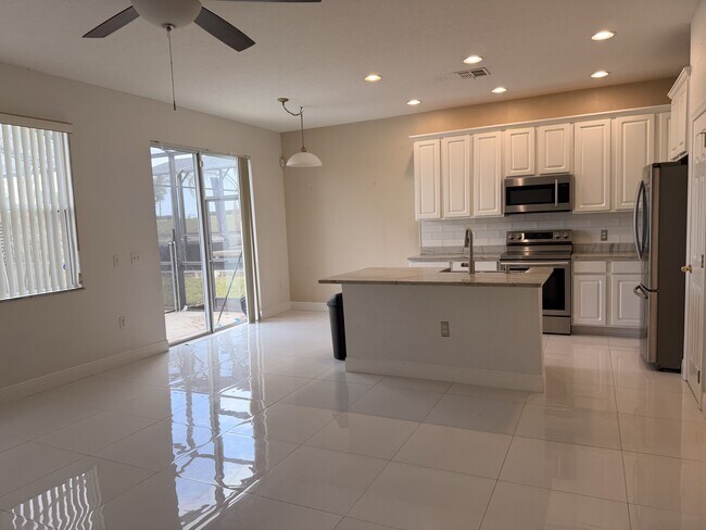 Building Photo - 1112 Pine Ridge Dr