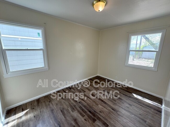 Building Photo - 607 Brookshire Ave