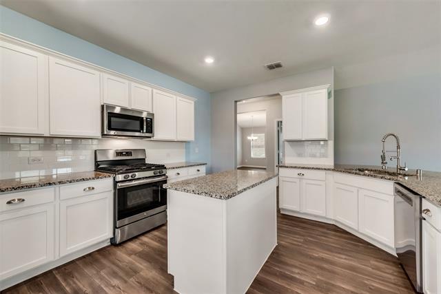 Building Photo - 807 Spruce Ln