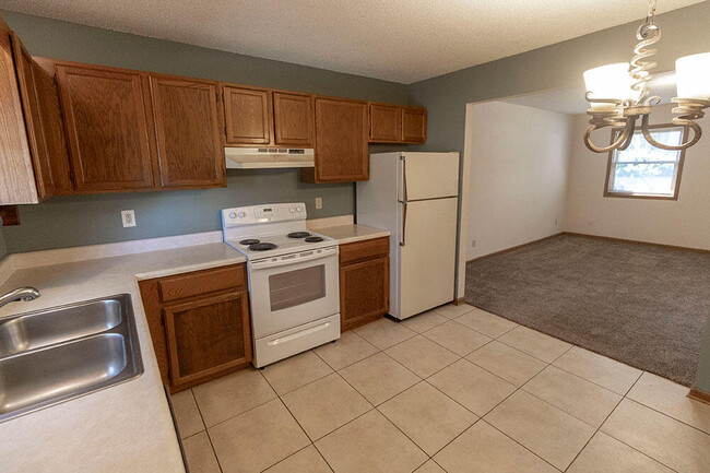 Building Photo - 1304 Millbrook Ct