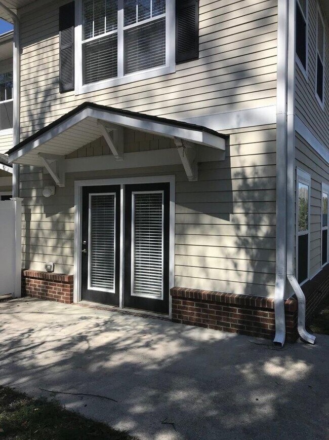 Building Photo - SHADY GROVES