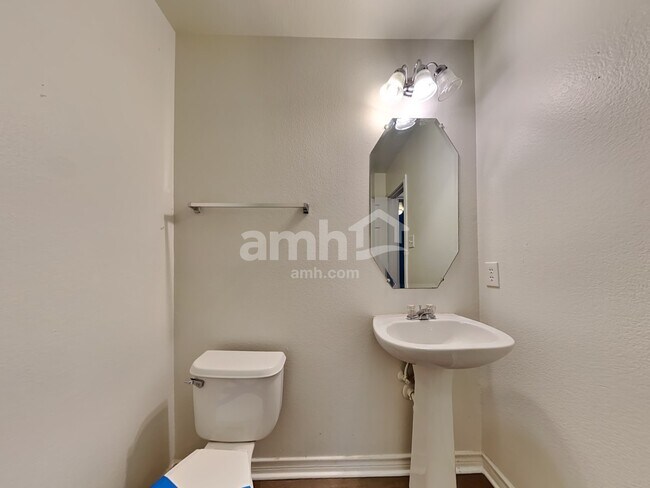 Building Photo - 5345 Freestone Dr
