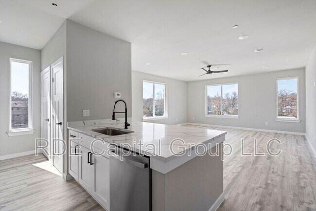 Building Photo - 948 S Corinth St Rd