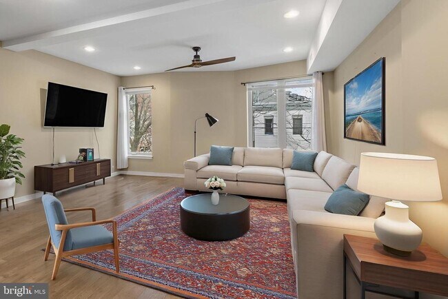 Building Photo - 2030 Sepviva St