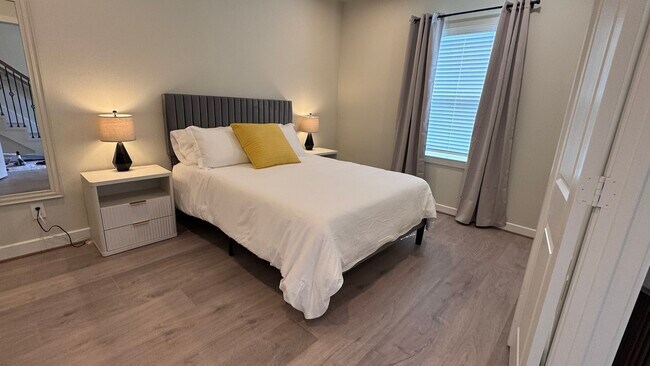 Building Photo - 131 Eastwood St