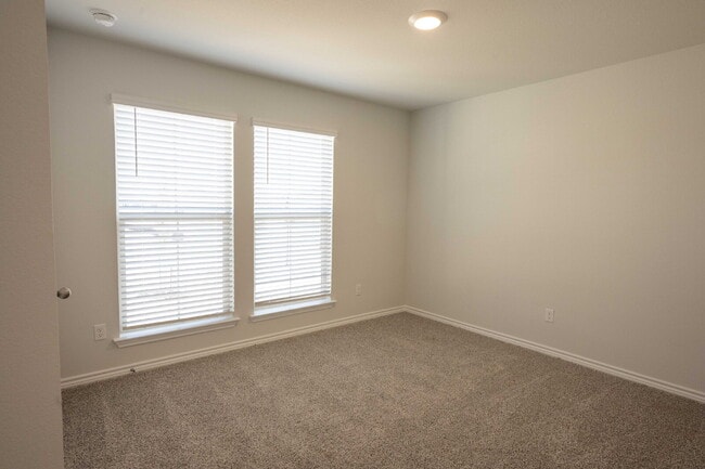 Building Photo - "Charming 3-Bedroom Haven with 2.5 Baths & Spacious Living in Belton!"