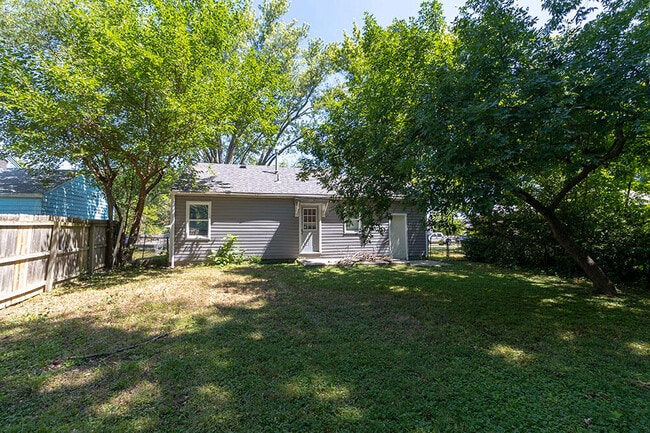 Building Photo - 210 Highview Ave