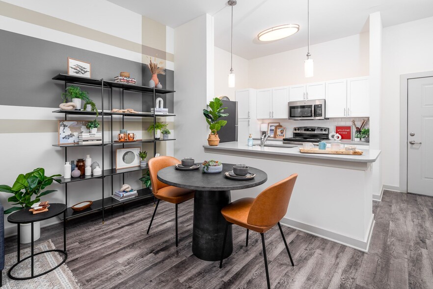 Model Dining Area - Bexley Donelson