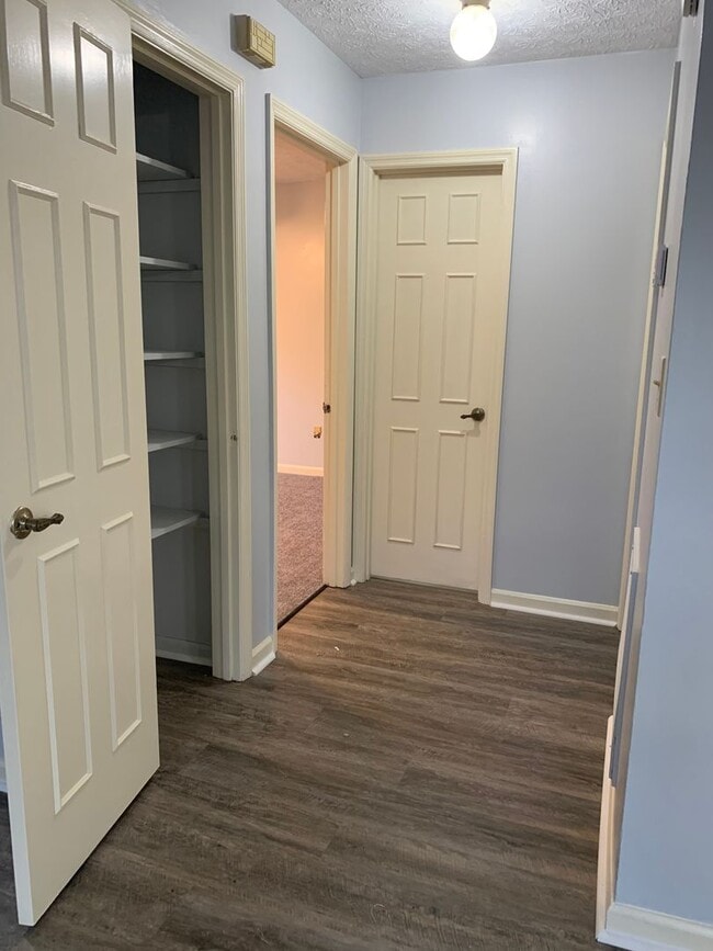 Building Photo - 2/2 Duplex in 5 POINTS near Memorial Park!!!  Available April 2026