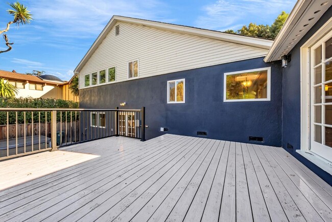 Building Photo - 280 Angelita Ave