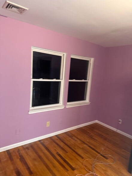 Accent wall: Mstr BD - 67 Rose Ter