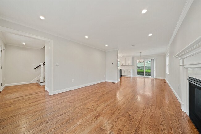 Building Photo - 15 Lakeview Ave