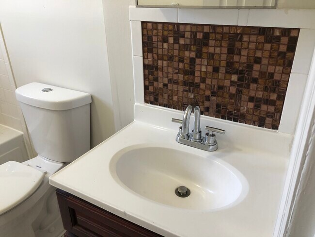 Building Photo - 7 Laidlaw Ave