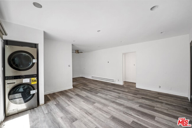 Building Photo - 733 Hayworth Ave