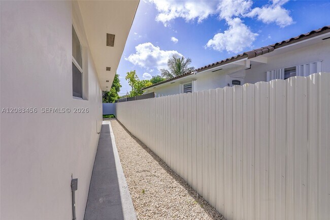Building Photo - 3520 SW 88th Ct