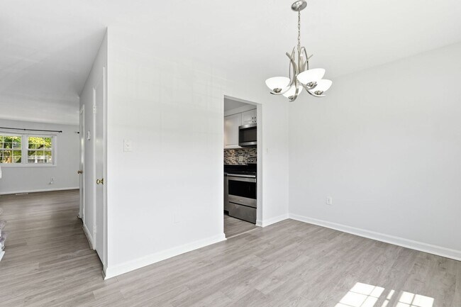 Building Photo - 9178 Laurelwood Ct