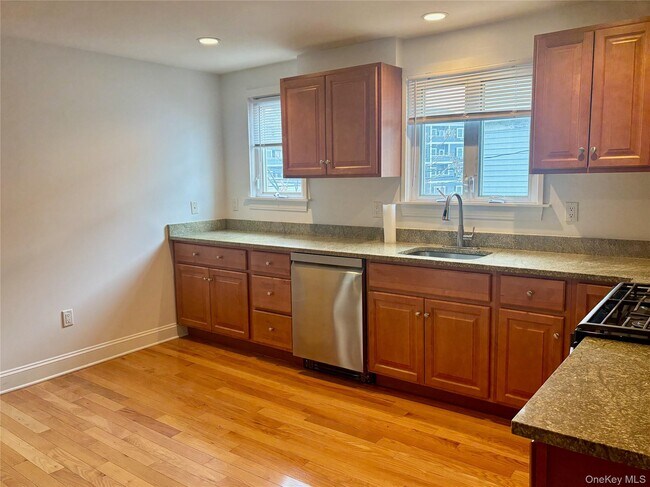 Building Photo - 16 S Regent St