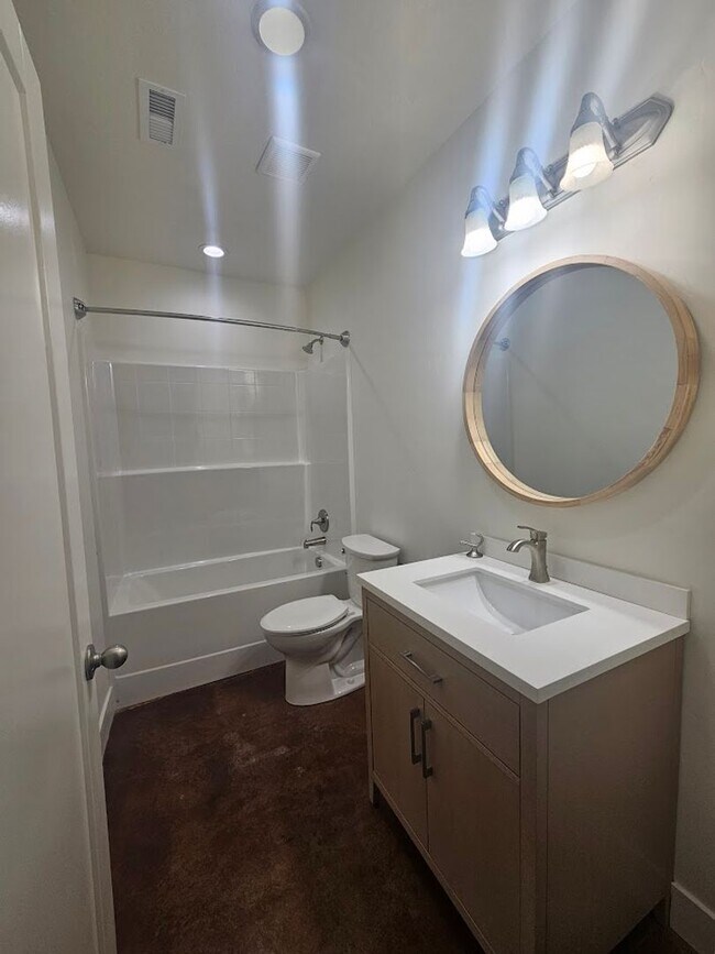 Building Photo - Country Living in Melba - Multi-Generational Home