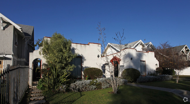 Primary Photo - 2529 3rd Ave