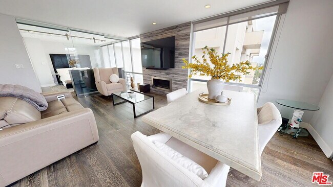 Building Photo - 2160 Century Pk E