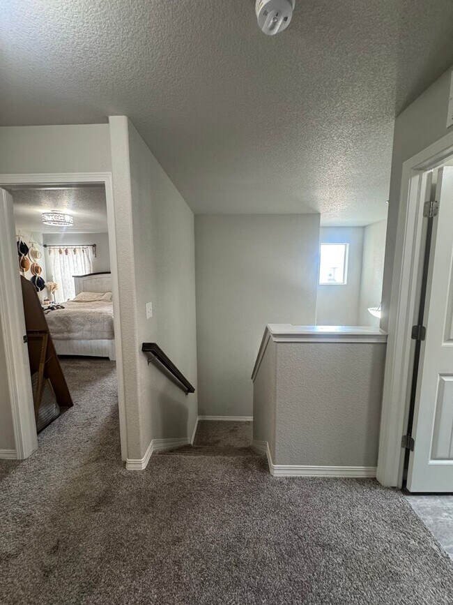 Building Photo - 3 Bed 2.5 Bath Home in Fountain Available in June