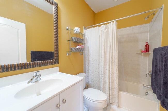 Building Photo - Well Appointed 3 Bedroom 3.5 Bath Townhome in Fairfax