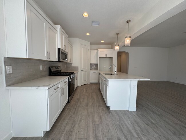 Building Photo - Laughlin Ranch 3 BR 2Ba Public Golf Community with Canyon & Mountain Views