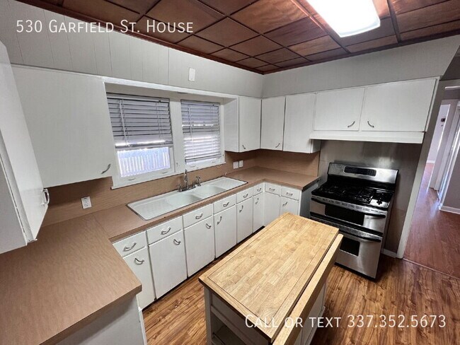 Building Photo - 530 Garfield St