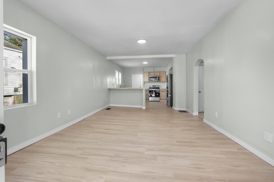 Building Photo - 1438 N Water St