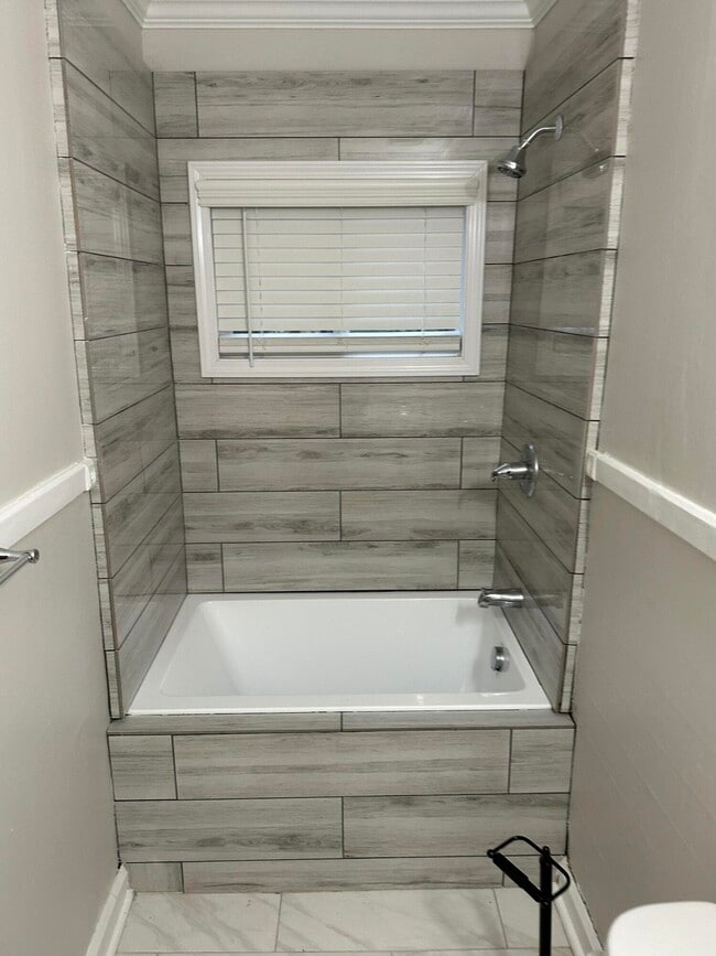 Building Photo - 313 Capital Ave