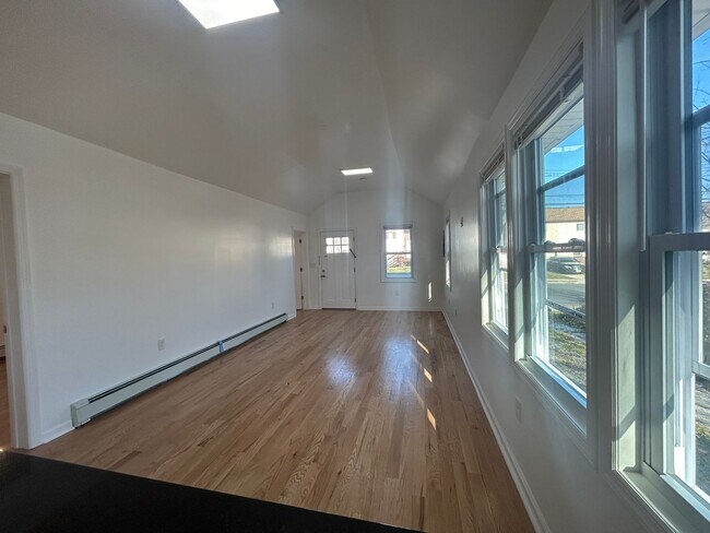 Building Photo - 1602 Heck Ave