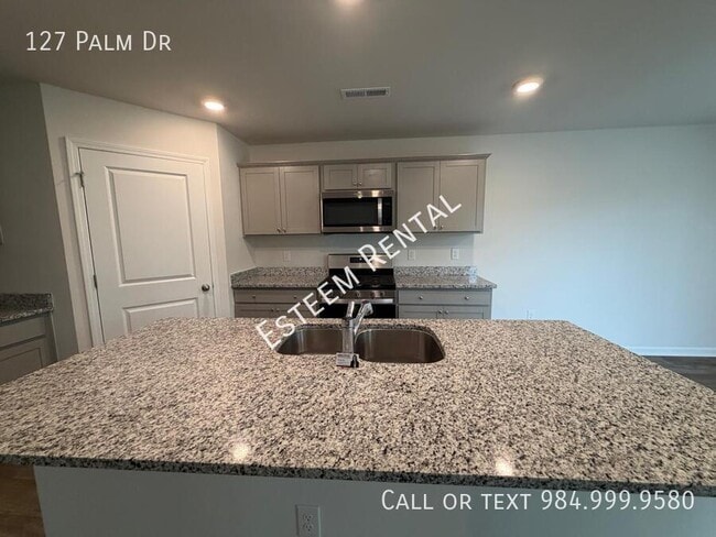 Building Photo - 127 Palm Dr