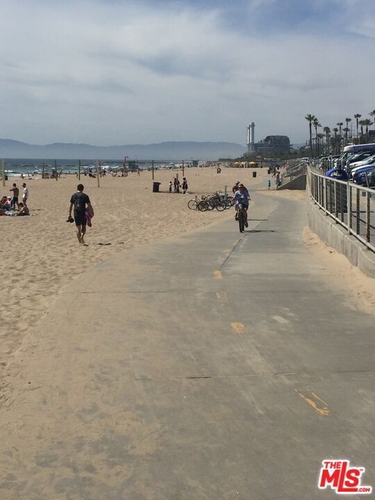 Building Photo - 472 Rosecrans Ave