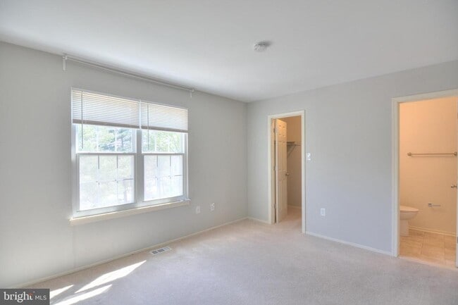 Building Photo - 3 Birdseye Ct