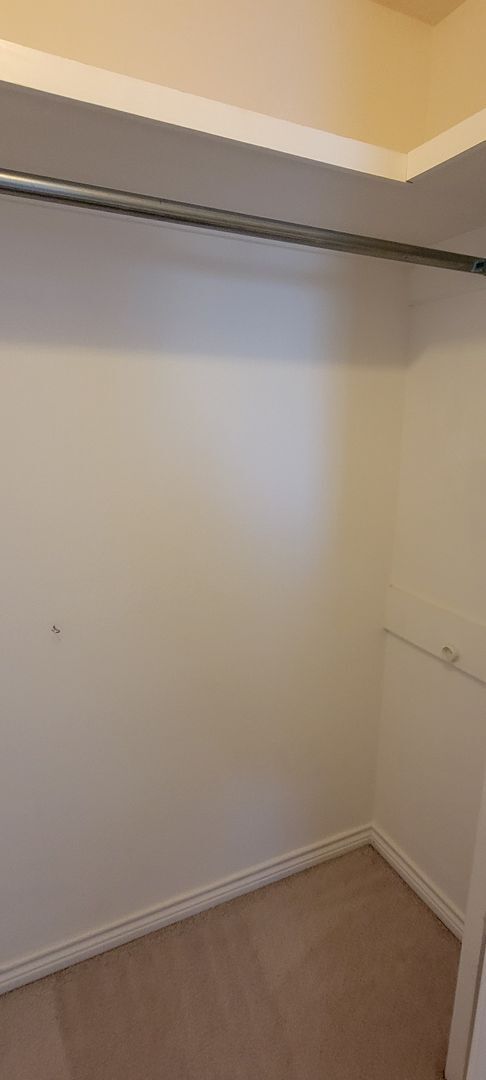 Building Photo - NEWER HOME ON QUIET STREET