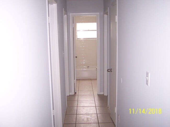 Building Photo - Beautiful 3 Bed 1 Bath Single Family Home