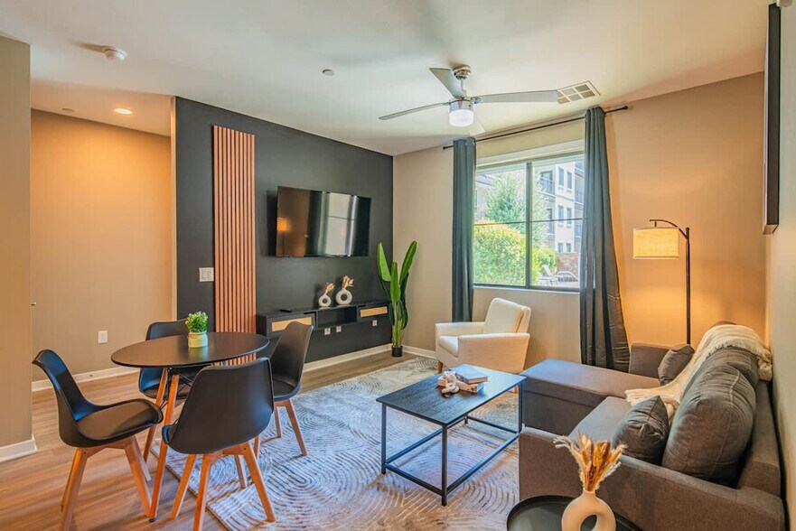 Building Photo - 730 E Marlette Ave